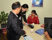 油漆加盟商見證:增城溫先生簽約友情漆 油漆加盟商見證:增城溫先生簽約友情漆